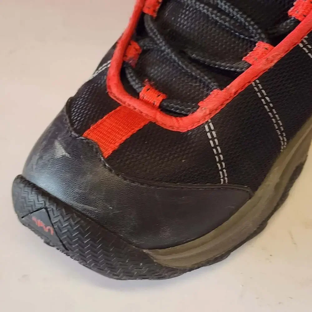 5150 Crow Kids Black and Red Snowboard Boots Size US 4